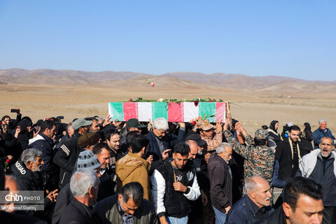 تشییع و خاکسپاری پیکر مطهر شهید گمنام دفاع مقدس در روستای خلیفه لو