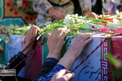 تشییع و خاکسپاری پیکر مطهر شهید گمنام دفاع مقدس در روستای خلیفه لو