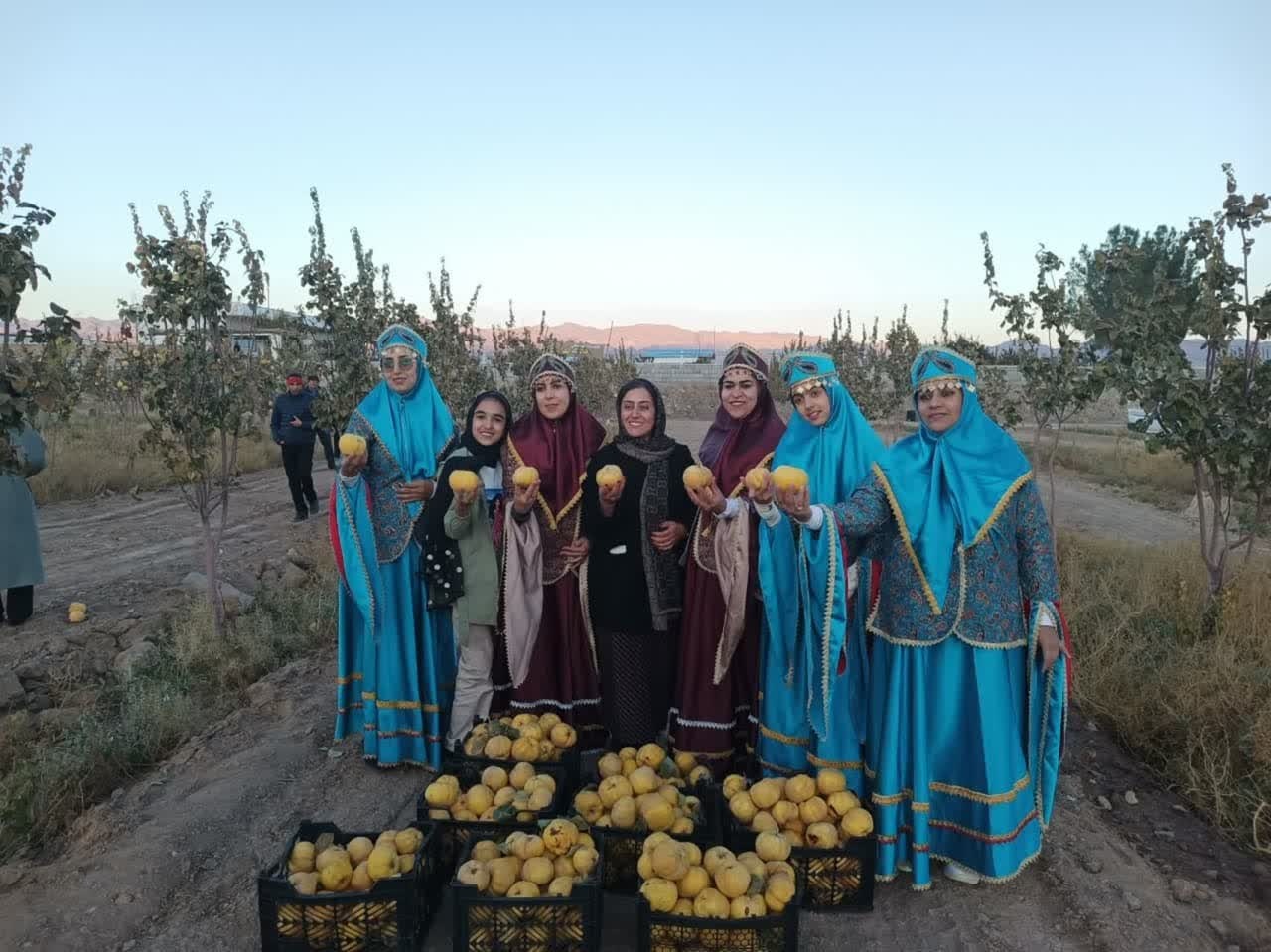 نخستین جشنواره استانی بِه بهاباد برگزار شد