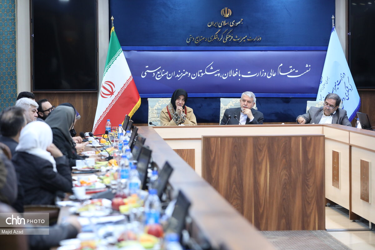 رشد ۱۱ درصدی صادرات صنایعدستی در ۸ ماهه امسال/ ضرورت ایجاد مرکز رشد در صنایعدستی