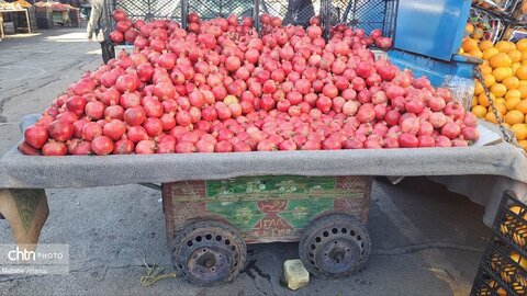 بازار میوه فروشان در یلدا