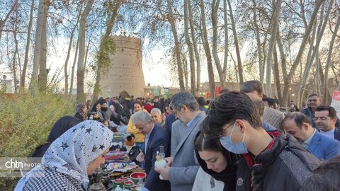 حضور استاندار یزد در پنجمین جشنواره قورمه، غذاهای سنتی و نان مهریز