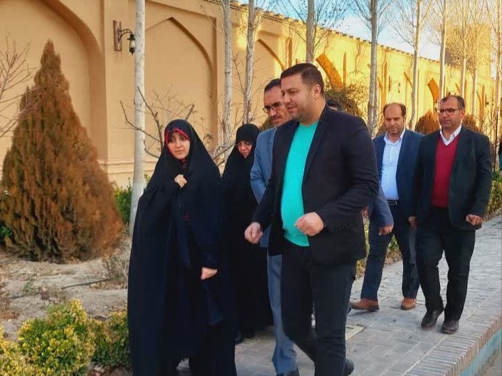 بازدید معاون رئیسجمهور از ارگ میشیجان و گفتوگو با بانوان هنرمند