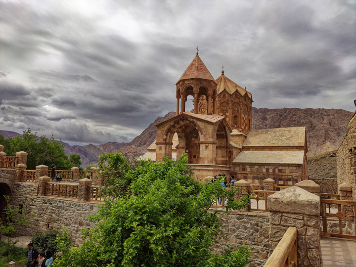 کلیسای سنت استپانوس؛ آمیزه تاریخ و طبیعت/ فرشتگان سنگی بر فراز گنبد