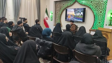 برگزاری آیین سال نو میلادی در حرم امام رضا(ع) با حضور تعدادی از شیعیان ساکن آمریکا