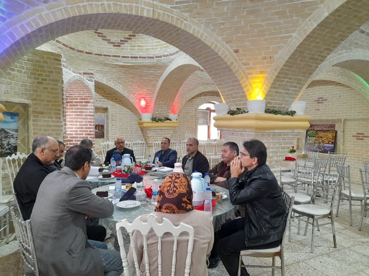 کمیسیون گردشگری اتاق بازرگانی استان سمنان در گرمسار برگزار شد/ ضرورت توانمندسازی فعالان حوزه گردشگری و صنایع‌دستی در حوزه بازاریابی و برندسازی