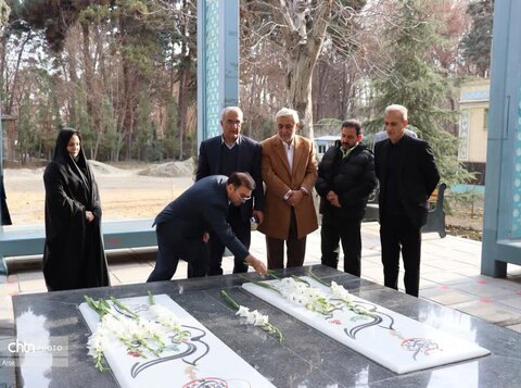 در اولین روز کاری نادر زینالی سرپرست اداره کل میراث فرهنگی، گردشگری و صنایع دستی استان البرز صورت گرفتتجدید میثاق با آرمان‌های شهدا در اولین روز کاری/ تأکید بر بازگشایی کاخ سلیمانیه در اسرع وقت