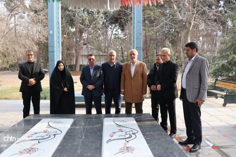 در اولین روز کاری نادر زینالی سرپرست اداره کل میراث فرهنگی، گردشگری و صنایع دستی استان البرز صورت گرفتتجدید میثاق با آرمان‌های شهدا در اولین روز کاری/ تأکید بر بازگشایی کاخ سلیمانیه در اسرع وقت
