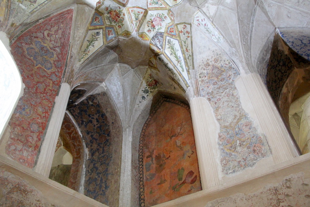 عمارت کلاه فرنگی، یادگاری از  هنر و معماری عصر صفوی در قزوین