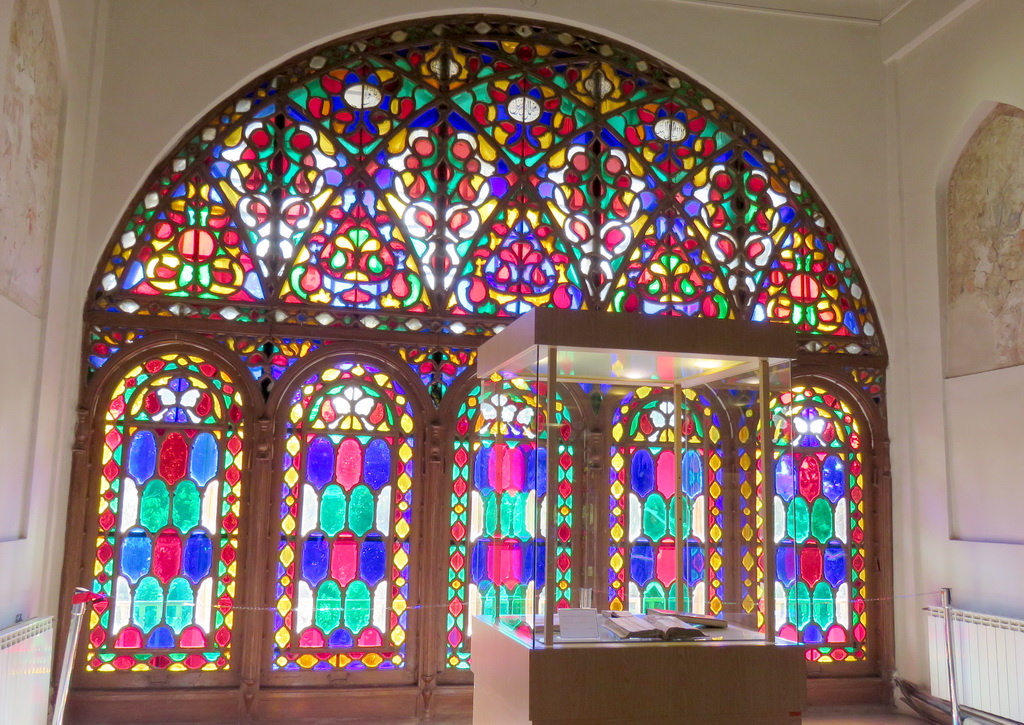 عمارت کلاه فرنگی، یادگاری از  هنر و معماری عصر صفوی در قزوین