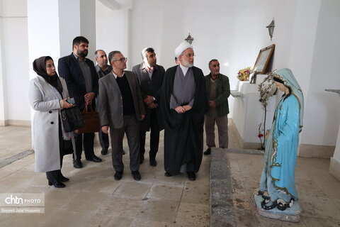 بازدید نماینده ولی‌فقیه در کُردستان از کلیسای سنندج