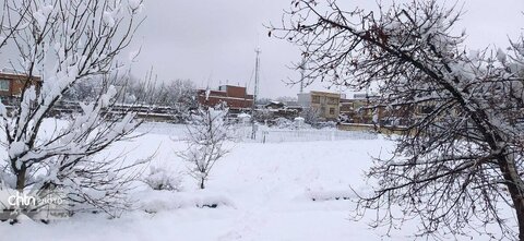 بارش برف در تکاب با دورنمایی از مجموعه جهانی تخت سلیمان