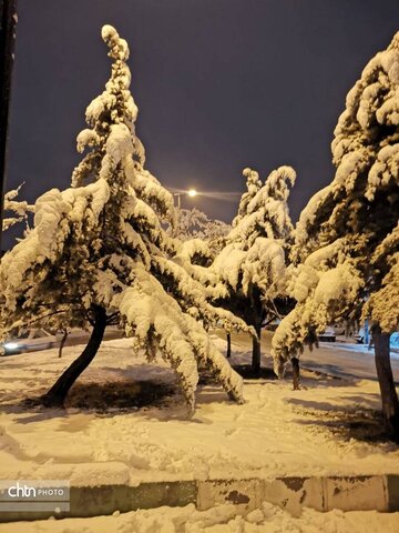 بارش برف در تکاب با دورنمایی از مجموعه جهانی تخت سلیمان