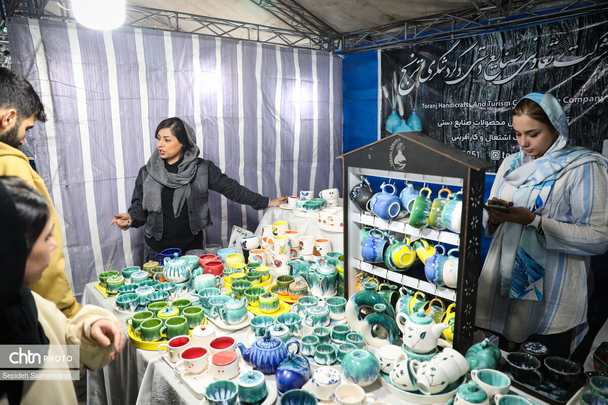 جشنواره بین استانی اقوام، صنایعدستی و سوغات به میزبانی اهواز در حال برگزاری است