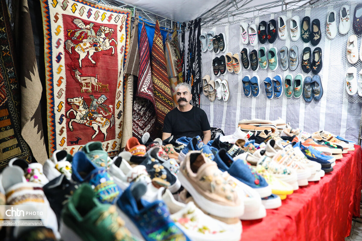 جشنواره بین استانی اقوام، صنایعدستی و سوغات به میزبانی اهواز در حال برگزاری است