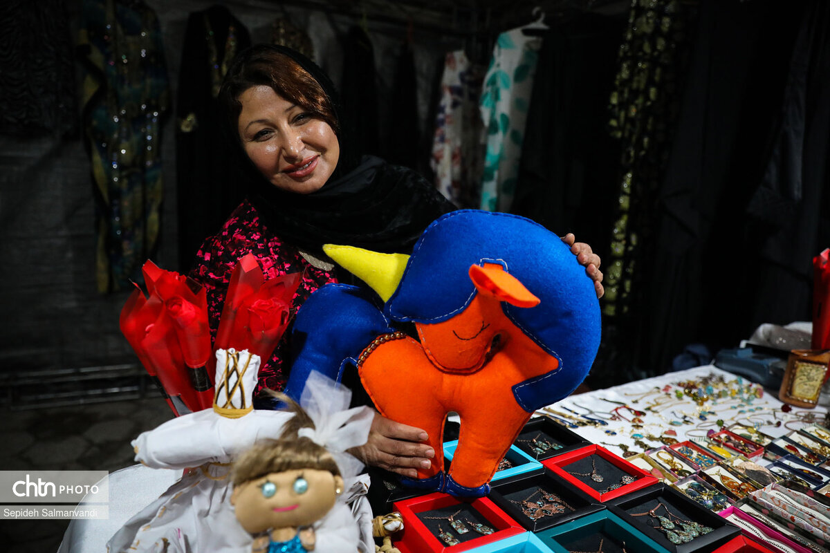 جشنواره بین استانی اقوام، صنایعدستی و سوغات به میزبانی اهواز در حال برگزاری است