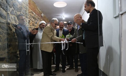 آثار نقاشیخط هنرمند شهرکردی در موزه باستانشناسی به نمایش درآمد