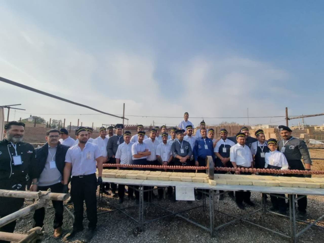 پخت طولانیترین کباب ایران در باغ جهانی دولتآباد یزد