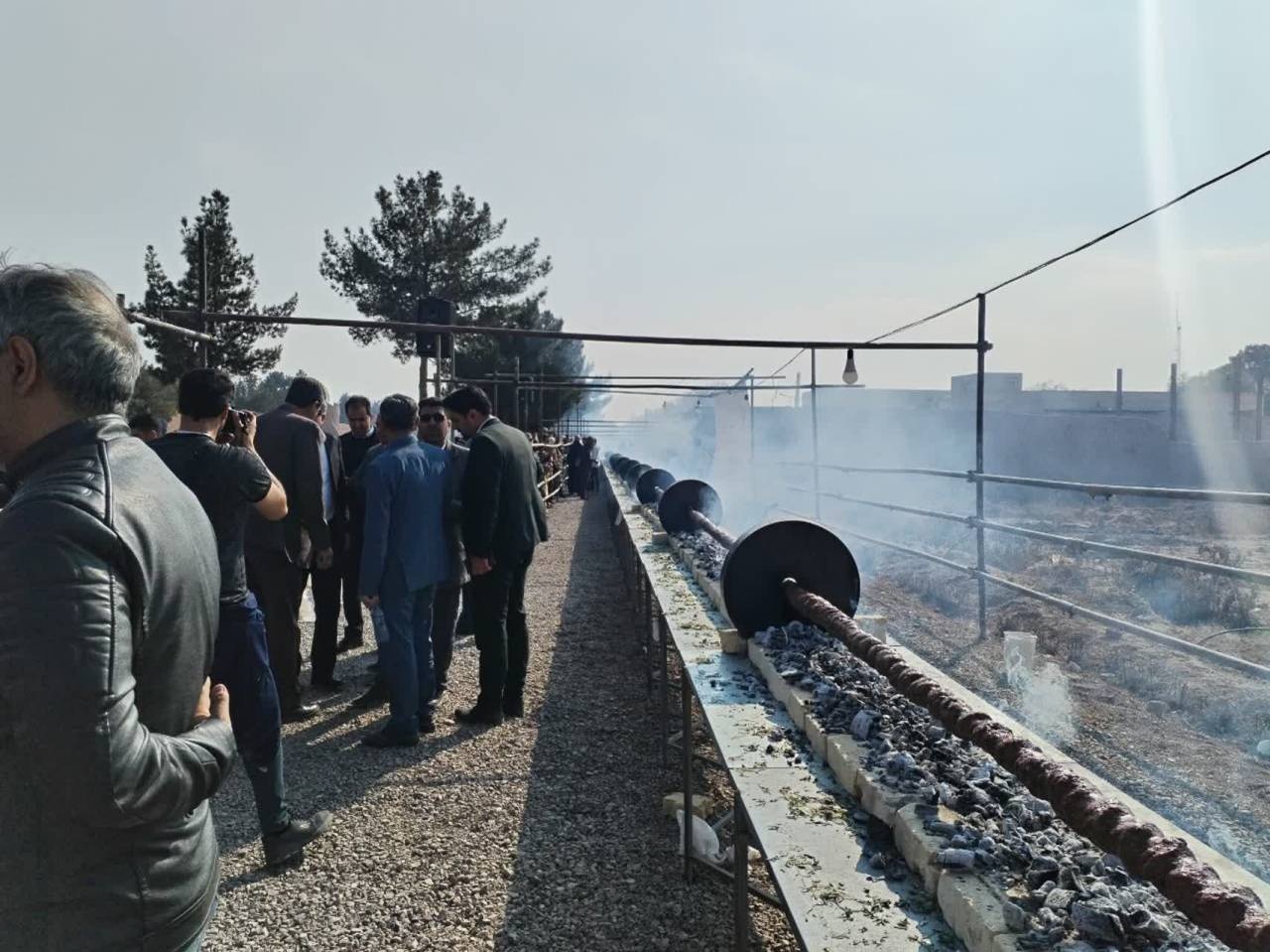 پخت طولانیترین کباب ایران در باغ جهانی دولتآباد یزد