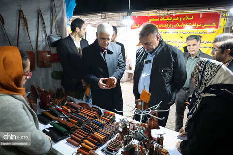 بازدید مدیرکل میراث‌فرهنگی خوزستان از جشنواره بین استانی اقوام، صنایع‌دستی و سوغات در اهواز