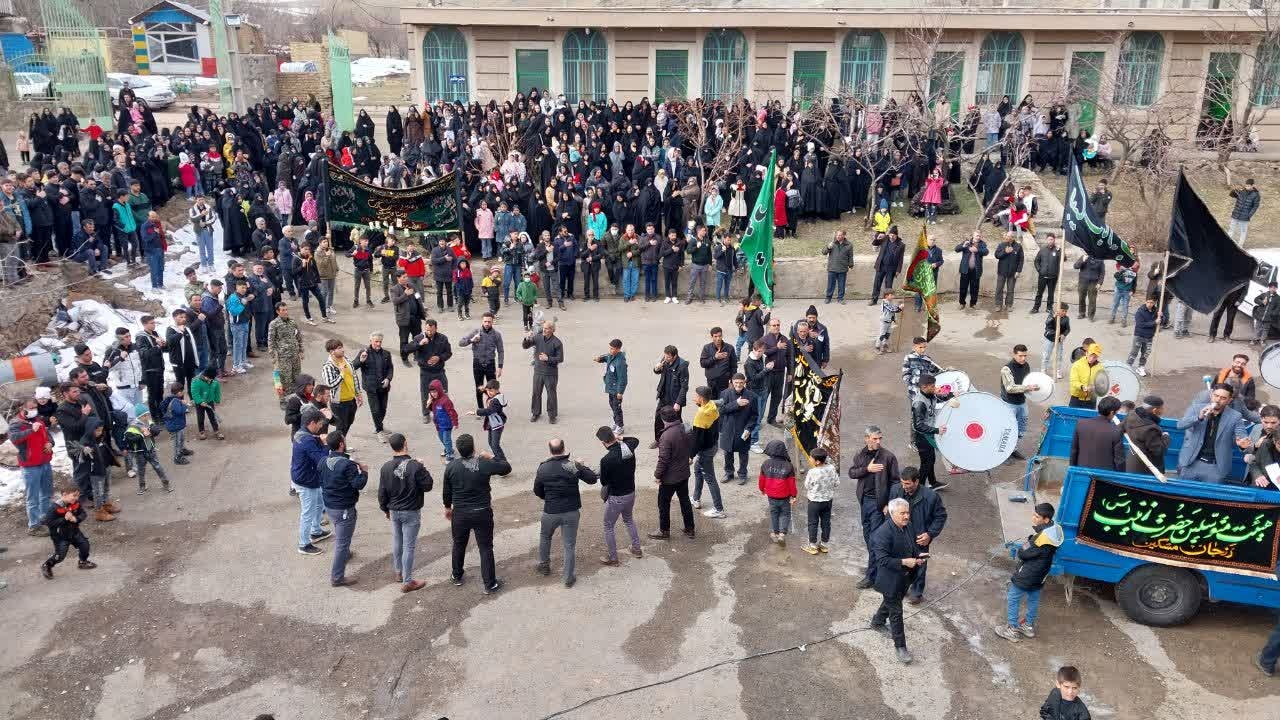 دسته عزاداری به مناسبت سالروز شهادت حضرت زینب در جوار امامزاده محمد(ع) حاج سیران زنجان