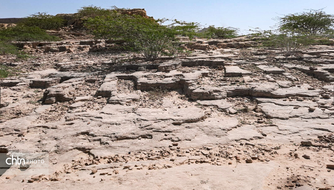 گورستان جنها، جاذبه گردشگری در سیستان و بلوچستان/ سنگ قبرهایی بزرگتر از اندازه معمول