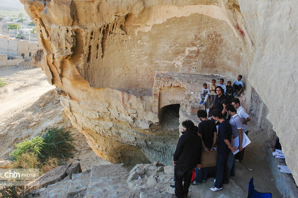 گورستان جنها، جاذبه گردشگری در سیستان و بلوچستان/ سنگ قبرهایی بزرگتر از اندازه معمول