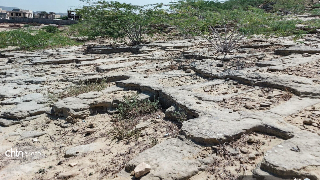 گورستان جنها، جاذبه گردشگری در سیستان و بلوچستان/ سنگ قبرهایی بزرگتر از اندازه معمول