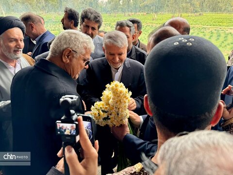 بازدید وزیر میراث‌فرهنگی و‌گردشگری از نرگس زار بهبهان