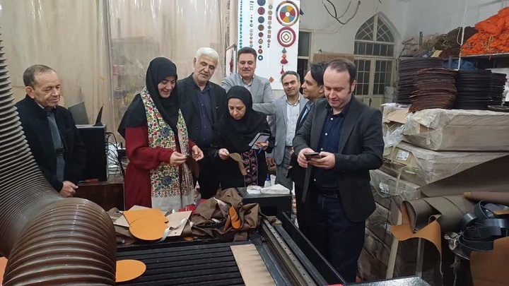 بازدید معاون صنایعدستی کشور از کارگاه های شهر جهانی کپو دزفول/ ظرفیت بالا برای معرفی تولیدات صنایعدستی در داخل و کشورهای منطقه