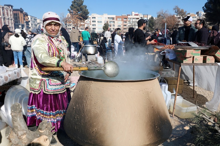 جشنواره قابلی و قوروتو در بجنورد برگزار شد