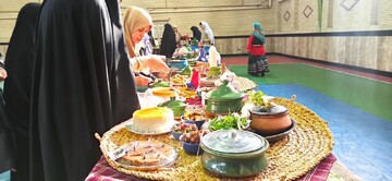 جشنواره غذای محلی به مناسبت دهه فجر در لاهیجان برگزار شد