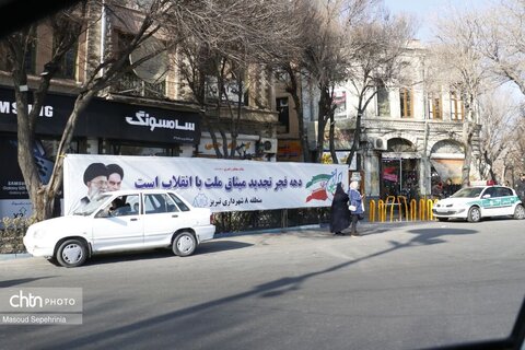 تزیین شهر تبریز به مناسبت چهل و ششمین دهه فجر انقلاب اسلامی