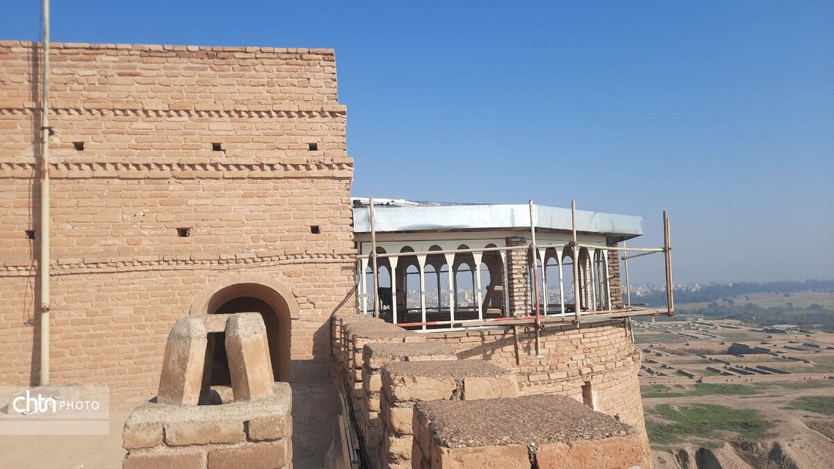 کلاهفرنگی بر سر قلعه شوش