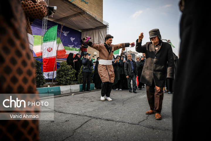 راهپیمایی 22 بهمن مقابل وزارت میراث فرهنگی گردشگری و صنایع دستی