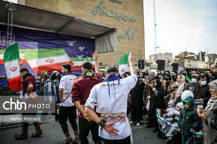 راهپیمایی 22 بهمن مقابل وزارت میراث فرهنگی گردشگری و صنایع دستی