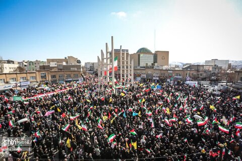 حضور همکاران اداره کل زنجان در راهپیمایی ۲۲ بهمن