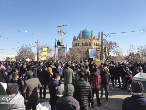 حضور همکاران اداره کل زنجان در راهپیمایی ۲۲ بهمن