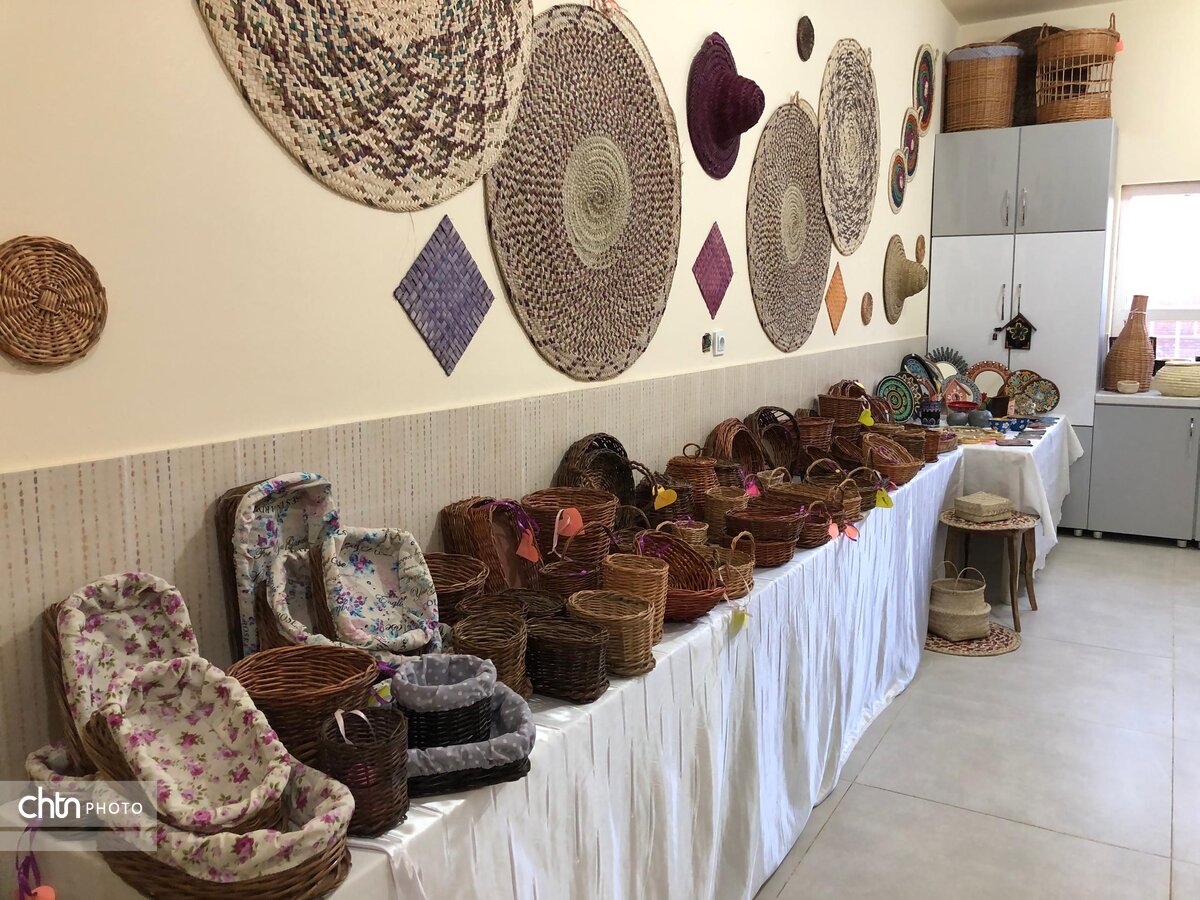 نمایش دستاوردهای صنایعدستی دانشآموزان خرمشهری در «طرح بوم»