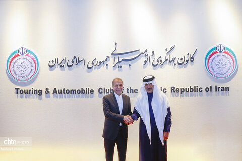 بازدید سفیر عربستان از غرفه کانون جهانگردی و اتومبیلرانی در نمایشگاه بین المللی گردشگری