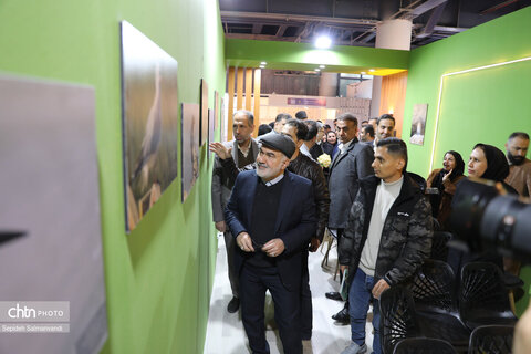 بازدید استاندار خوزستان و نماینده مردم اهواز در مجلس شورای اسلامی از غرفه خوزستان