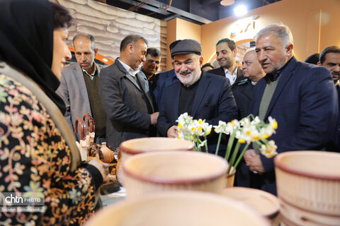 بازدید استاندار خوزستان و نماینده مردم اهواز در مجلس شورای اسلامی از غرفه خوزستان