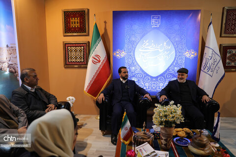 بازدید استاندار خوزستان و نماینده مردم اهواز در مجلس شورای اسلامی از غرفه خوزستان