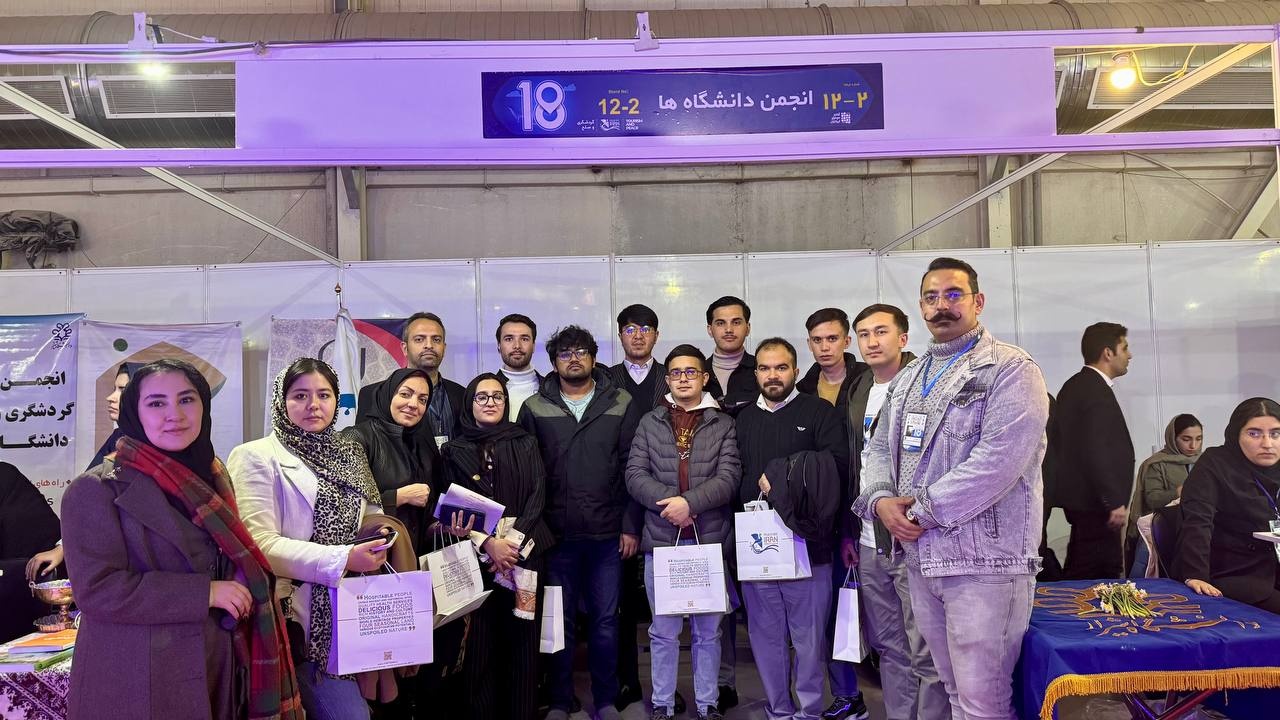 معاون گردشگری کشور از حضور تشکلهای علمی دانشجویی در نمایشگاه گردشگری قدردانی کرد/ ضرورت ارتباط بین علم، تکنولوژی و بازار