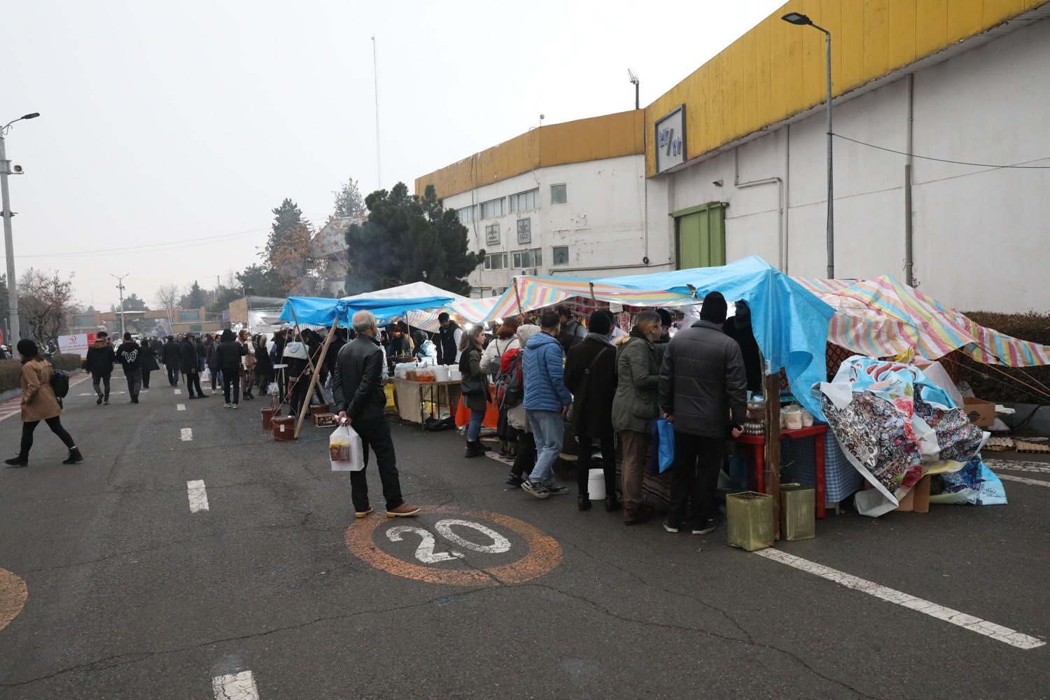 گزارش میدانی از آخرین روز نمایشگاه گردشگری/ وقتیامیرکبیر و کوروش پا به نمایشگاه میگذارند/ اهدای گل نرگس به بازدیدکنندگان