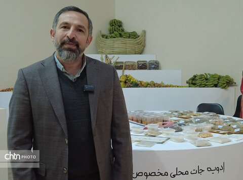 بازدید ولی‌الله آقایار زاده، مشاور عالی اقتصادی و دستیار ویژه فرمانده قرارگاه جهادی مردمی شهید شوشتری سیستان و بلوچستان از غرفه سیستان و بلوچستان در نمایشگاه بین المللی گردشگری تهران