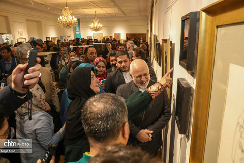 بازدید معاون راهبردی رئیس‌جمهوری از نمایشگاه آثار نهمین جشنواره بین‌المللی فجر صنایع‌دستی