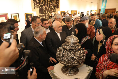 بازدید معاون راهبردی رئیس‌جمهوری از نمایشگاه آثار نهمین جشنواره بین‌المللی فجر صنایع‌دستی