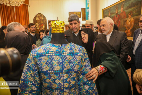 بازدید معاون راهبردی رئیس‌جمهوری از نمایشگاه آثار نهمین جشنواره بین‌المللی فجر صنایع‌دستی