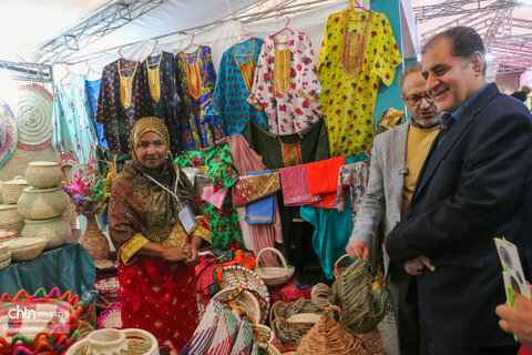 بازدید معاون وزیر کار از نمایشگاه آثار نهمین جشنواره سرو سیمین